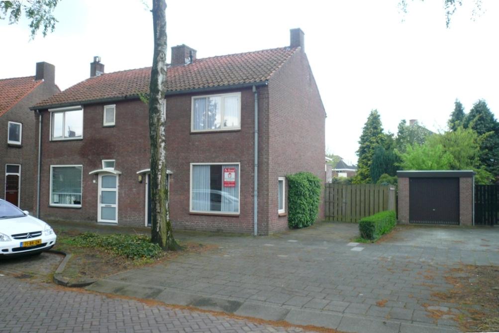 BOXTEL Jan van Brabantstraat 61 Leuke, nette twee-onder-een-kap woning met uitbouw, gelegen op een mooie locatie met de achtertuin op zuid-west.