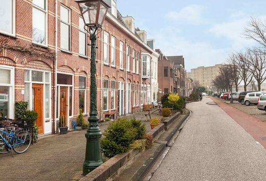 Wonen net buiten het gezellige centrum van Leiden! Dan hebben wij deze karakteristieke woning voor u!