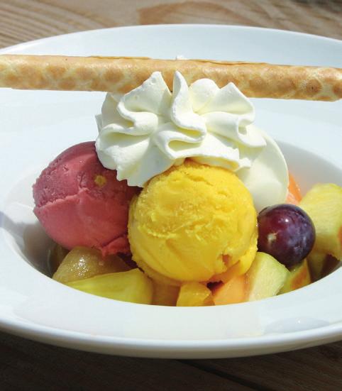 PLATESERVICE DESSERTS Sorbet met vers fruit Sorbetijs in de smaken cassis, mango & citroen, geserveerd met gemengd fruit & slagroom Arretjescake geserveerd met vanille ijs & slagroom Cookiemonster