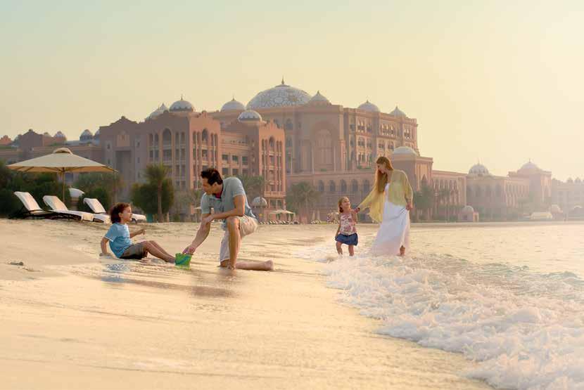 stranden Relax aan de Arabische Golf Wat velen niet verwachten, is dat Abu Dhabi ook een zeer geschikte strandbestemming is. Parelwitte zandstranden en turquoise wateren sieren de kust.