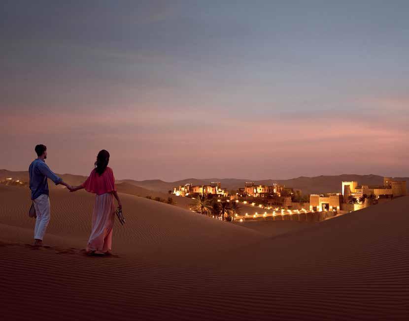 woestijn Op avontuur in de woestijn Tussen Abu Dhabi-stad en de oasestad Al Ain vind je de machtige duinen van Al Khaznah, en rondom de 100 kilometer lange Liwa-oase in Al Dhafra wacht de