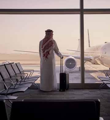 Vanaf Schiphol kun je dagelijks rechtstreeks in een Boeing 787 Dreamliner met Etihad Airways naar Abu Dhabi vliegen (vliegtijd ±6 uur en 30 minuten).