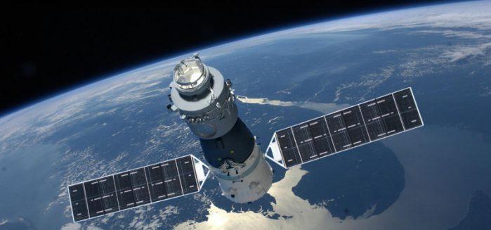 CHINA'S TIANGONG 1 KEERT TERUG NAARDE AARDE Het Chinese ruimtestation Tiangong 1 verliest hoogte en komt daardoor steeds dichter bij de aarde.