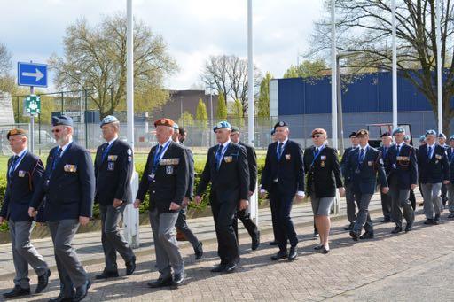 Veteranen gezocht voor 4 & 5 mei Op 4 mei herdenkt Nederland alle burgers en militairen die in het Koninkrijk der Nederlanden of waar ook ter wereld zijn omgekomen of zijn vermoord sinds het