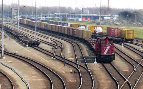 3.3 Sturing door het ministerie van Verkeer en Waterstaat De hierboven omschreven rol van ProRail als publieke dienstverlener stelt eisen aan de sturing door het ministerie van Verkeer en Waterstaat.