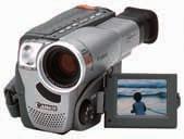 De camcorders uit de V500-serie zijn uitgerust met een 2,5 inch kleuren-lcd-scherm, een indrukwekkende 22x optische/700x digitale zoom, een beeldstablisatiesysteem (behalve de V500) en de