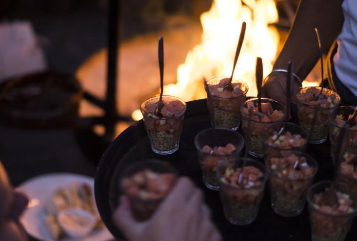 Walking Dinner 39,50 vanaf 30 personen Geen tafelschikking, een bijzondere culinaire ervaring en vooral onbeperkt genieten van je gezelschap.