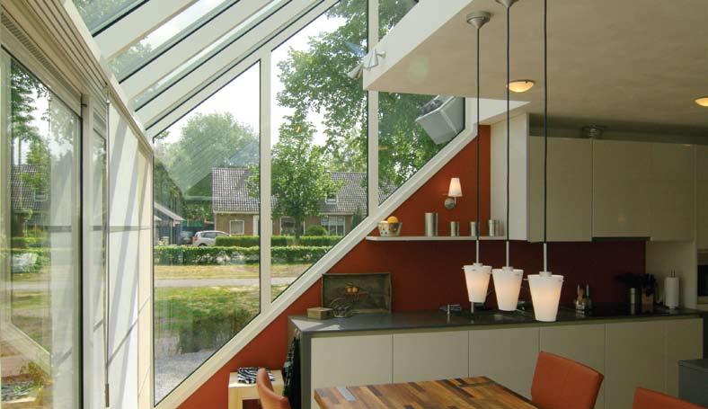 Dan heeft AGC Flat Glass Europe nú de oplossing voor u: Thermobel isolerende dubbele beglazing met ingebouwde kruiskozijnen.