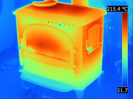 Thermografie Deze foto laat je zien dat een Infrarood foto er heel anders uitziet dan een gewone foto.