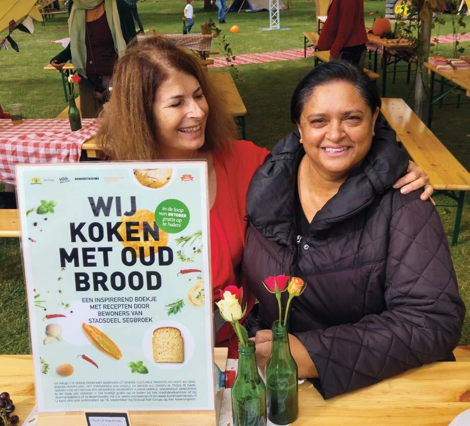 De melk in een pan bijna aan de kook brengen. 2. Het brood zonder korst in blokjes snijden en met de hete melk overgieten, dan fijn prakken. 3.