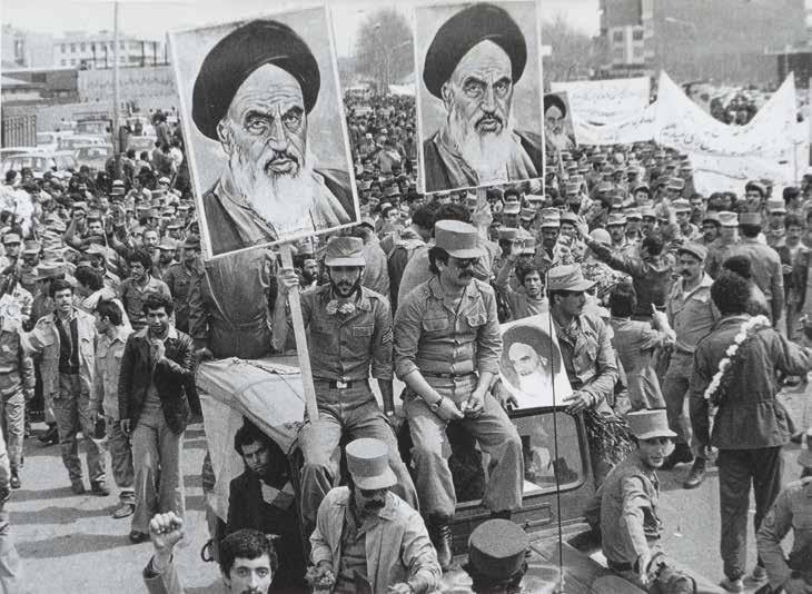 De revolutie van 1979 maakt van Iran een islamitische republiek.