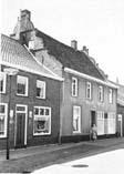 Toertocht voor fiets door Het Verboden Gebied. Start bij Herberg Thijssen in westelijke richting via de Spoorstraat. 3 Synagoge Koningskerkje Huis ter Maas. T. Boerderij Voorbij Herberg Thijssen ziet u, links, de vroegere Synagoge met zijn mooie klokgevel.