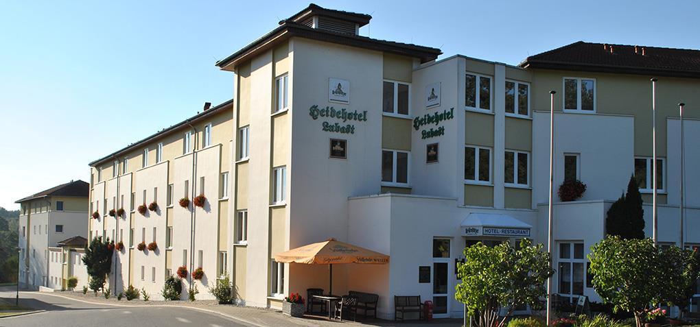 Hotel Heidehotel Lubast 4*, gelegen op 17 km afstand van Wittenberg sauna, terras, à-la-carterestaurant, 24-uurs receptie,