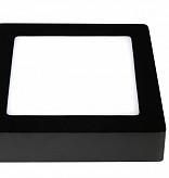 Plafondlamp vierkant led wit zwart 235x235mm 18W (plafond-174) Lengte : 235mm Hoogte : 350mm Breedte : 235mm Materiaal : aluminium/plexi Kleur : zwart wit Wattage : 18W Lichtkleur : 3000K (warm wit)