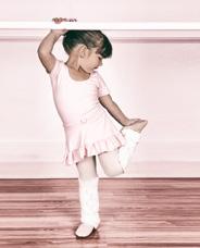KIDS DANCE KIDS (6-8 jaar) KIDSDANCE BREAKDANCE HIPHOP- PRÉBALLET Op vrolijke en populaire muziek wordt er voor 6 tot 8 jarigen gewerkt aan eenvoudige choreografieën.