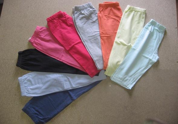 Doos 2 capri kort geel 11 140 lichtblauw 4 140 roze 15 140-164 fuchsia 4 S-M oranje 3 140-152 capri knie oud