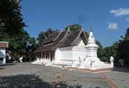 Overnachting in het Lao Orchid Dag 02: Vientiane - Luang Prabang Na het ontbijt beginnen we met een bezoek aan de Wat Sisaket, de oudste tempel van het land met duizenden Boeddhabeelden en de