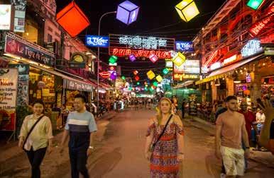 Thailand - Cambodja Overland 10-daagse rondreis in het hart van Phnom Penh. De Central Market werd gebouwd in 1937 tijdens de Franse koloniale periode.