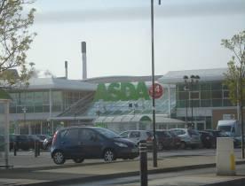 Begin 2010 is het marktaandeel van Asda echter licht terug gelopen tot 16,9%. De Asda is goed vertegenwoordigd in Manchester. De Asda is 24 uur per dag geopend.