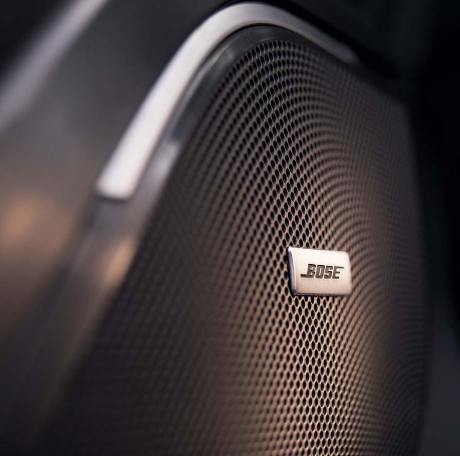 Bose Surround, puur geluid Het Bose Surround-systeem biedt de fantastische muzikale ervaring waar de Renault Talisman om vraagt. Op elke zitplaats wordt u omgeven door een rijk en evenwichtig geluid.