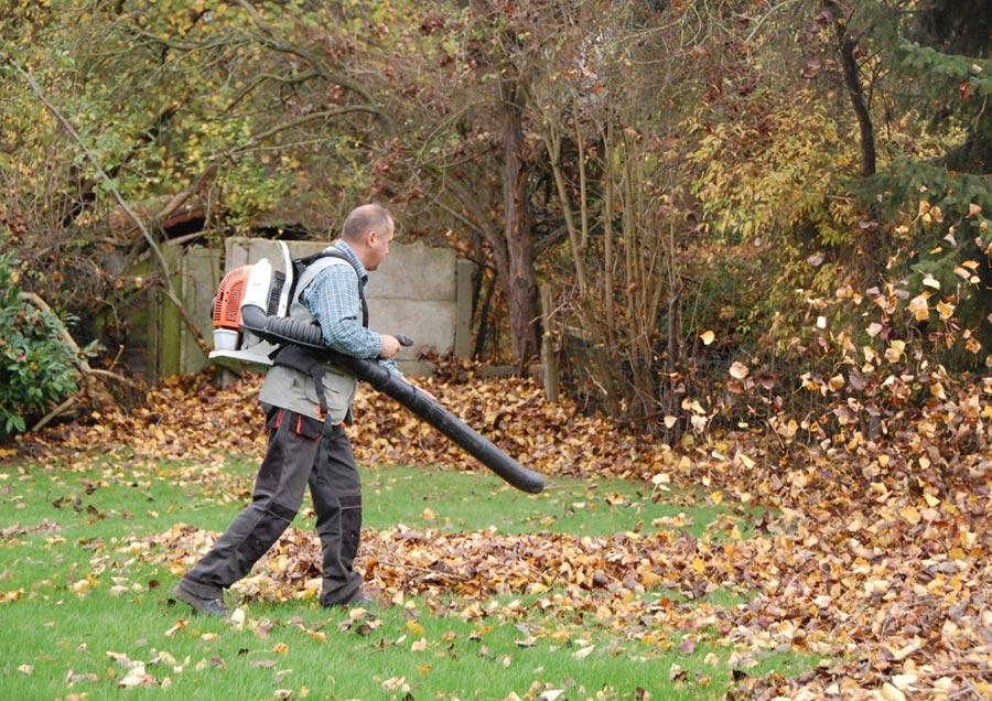 Vandaag steken we de handen uit de mouwen om het scoutsterrein weer piekfijn in