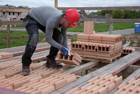 De vloerdikte wordt bepaald door de combinatie van de hoogte van de vulpot en de bovenliggende betonnen druklaag.