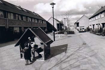 De Maten, Apeldoorn De Maten, Apeldoorn 158 behoefte is aan marktsegmentatie. En Schepers: Ik ben erg gecharmeerd van de opbouw van de wijk De Maten in Apeldoorn.