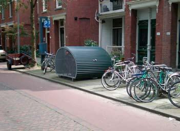 fietsend verplaatsen. Daarnaast zijn voldoende goede fietsparkeervoorzieningen bij woningen, winkels en openbare voorzieningen noodzakelijk.