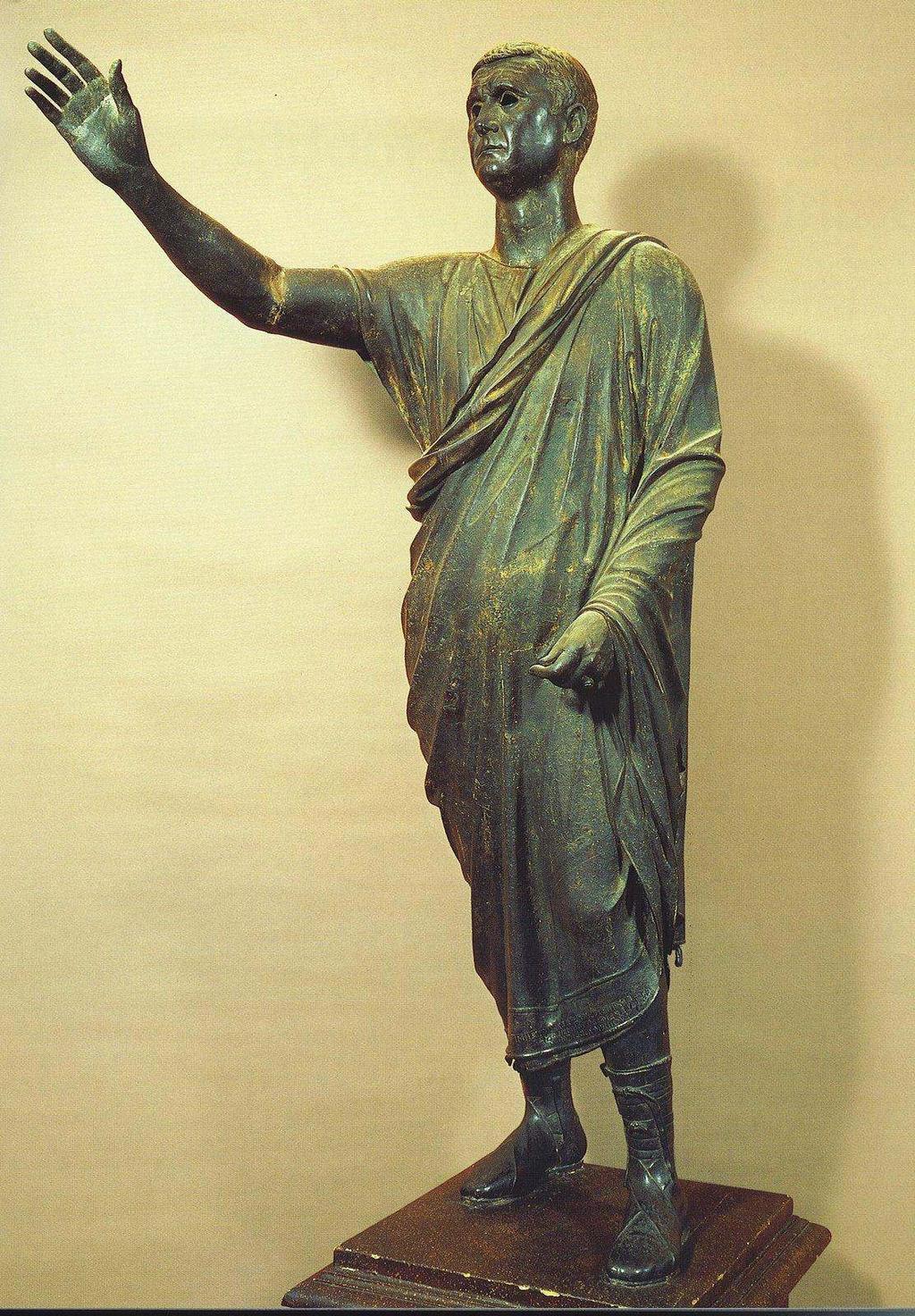 De Arringatore ( redenaar ) Florence Mus. bronzen beeld gevonden in de omgeving van Perugia, h 1,70 m tegen 100 v.c. De zgn.