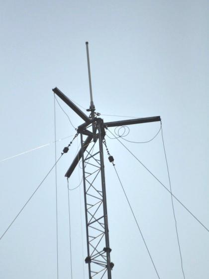 Een uitbreiding van het huidige aantal antennes ligt echter niet voor de hand. Radiozendamateurs Op dit moment zijn er in Nederland ongeveer 12.