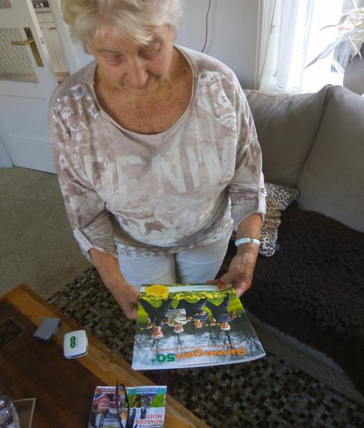 Praktijkvoorbeeld: Bewegen voor 50+, gezonde en gezellige activiteiten in Haarlem Rob Lansbergen, Hogeschool Inholland In dit artikel is Lucy van Rooyen geïnterviewd: een 84-jarige deelneemster aan