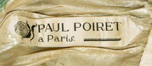 Paul Poiret was een beroemde Franse modeontwerper (1879-1944). Zelf zag hij zichzelf meer als een kunstenaar.