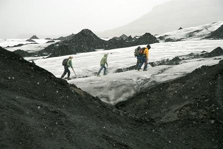 Boottocht op het ijsbergenmeer van Jökulsárlon: 01.05-30.09 10u00 / 17u00 Boot 00u40 1 Geen 48 21 (6-12j.