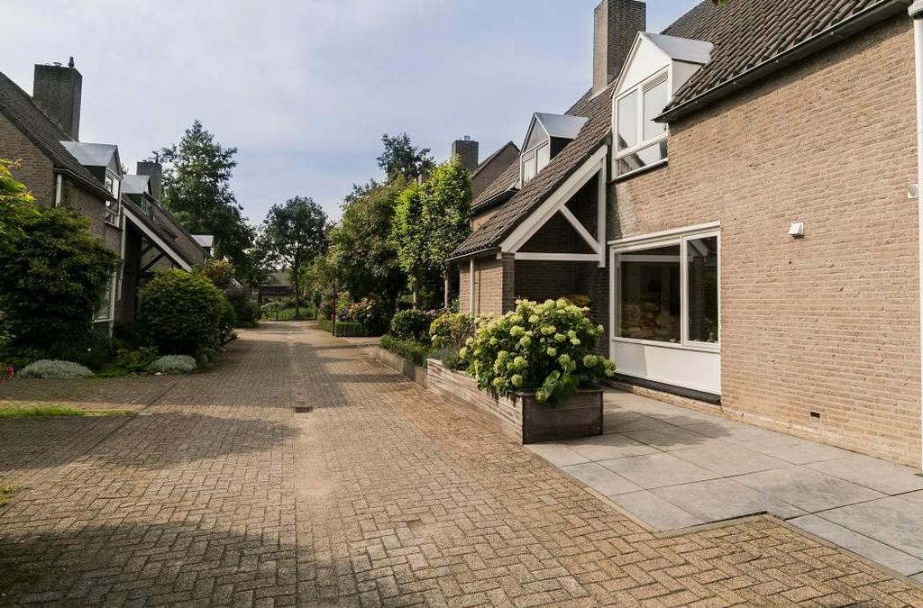 Bent u op zoek naar een zeer royale 2/1-kapwoning met 5 slaapkamers gelegen in een rustige en groene omgeving dan is dit uw kans!