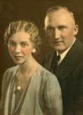 Walter Beech ontmoette Olive Ann Mellor in de tijd dat hij president was van de Travel Air Company en zij was office manager. Zij trouwden in 1930 en startten de Beech Aircraft Company in 1932.