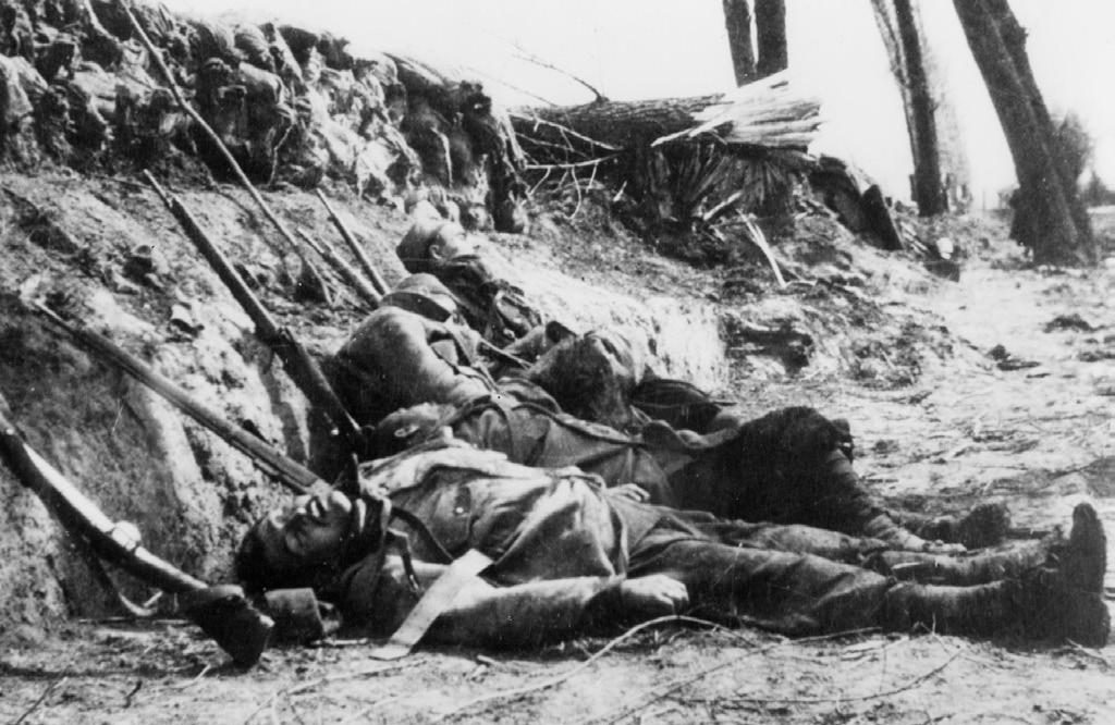 Stapje voor stapje wisten Franse en Belgische troepen ze terug te dringen. Zware Duitse beschietingen en nieuwe gasaanvallen maakten echter vele slachtoffers.