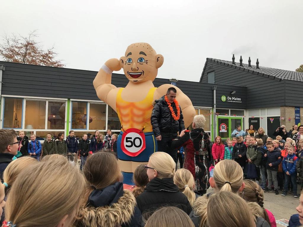 Wij oefenen nog even verder, maar willen ouders en verder belangstellenden alvast van harte uitnodigen voor het Open Podium van onze groep. Het begint op 24 november om 11.