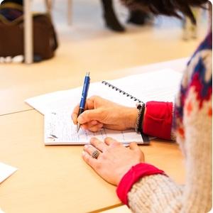 schrijven Een brief is een goede manier om aan iemand te laten weten wat je van een bepaald onderwerp vindt of iemand te vragen om in actie te komen rond een bepaald onderwerp. Klaar?