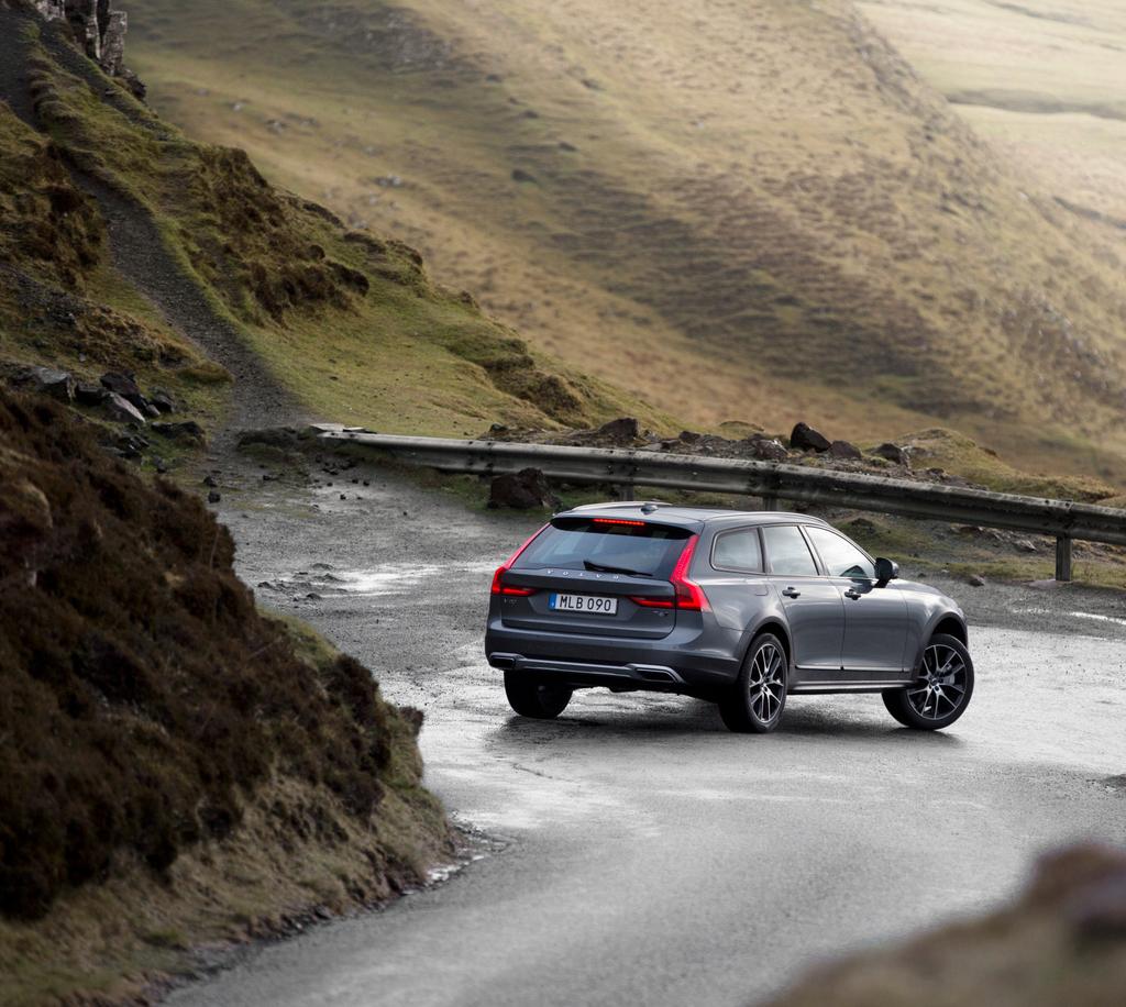 10 I VOLVO WINTERWIELEN VOLVO WINTERWIELEN I 11 Waarom zou ik bij Volvo winterbanden kopen? 1. Volvo heeft de beste banden van de bekendste merken geselecteerd en goedgekeurd.