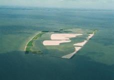 Het eiland is aangelegd op een bestaande ondiepte.