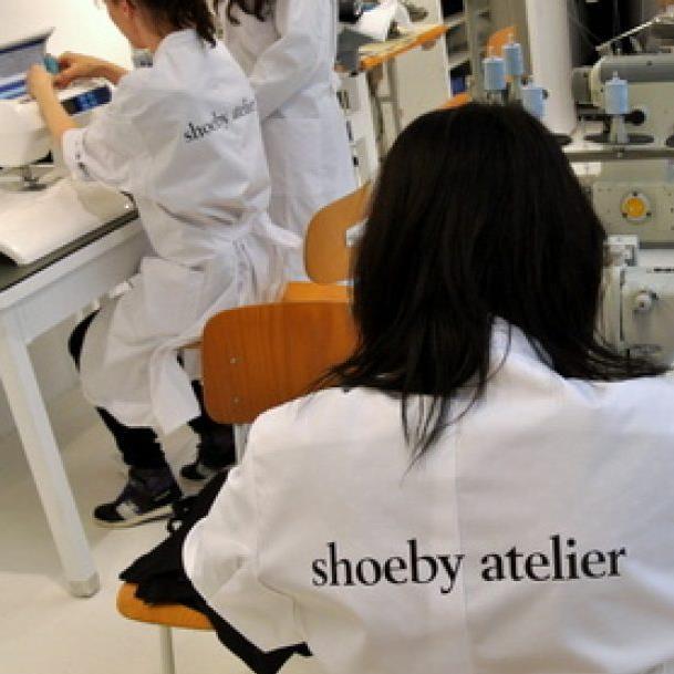 10. SHOEBY ATELIER SHOEBY ATELIER Shoeby flagshipstore Den Haag is met vier etages en 750 vierkante meter aan shopplezier de grootste van Nederland.