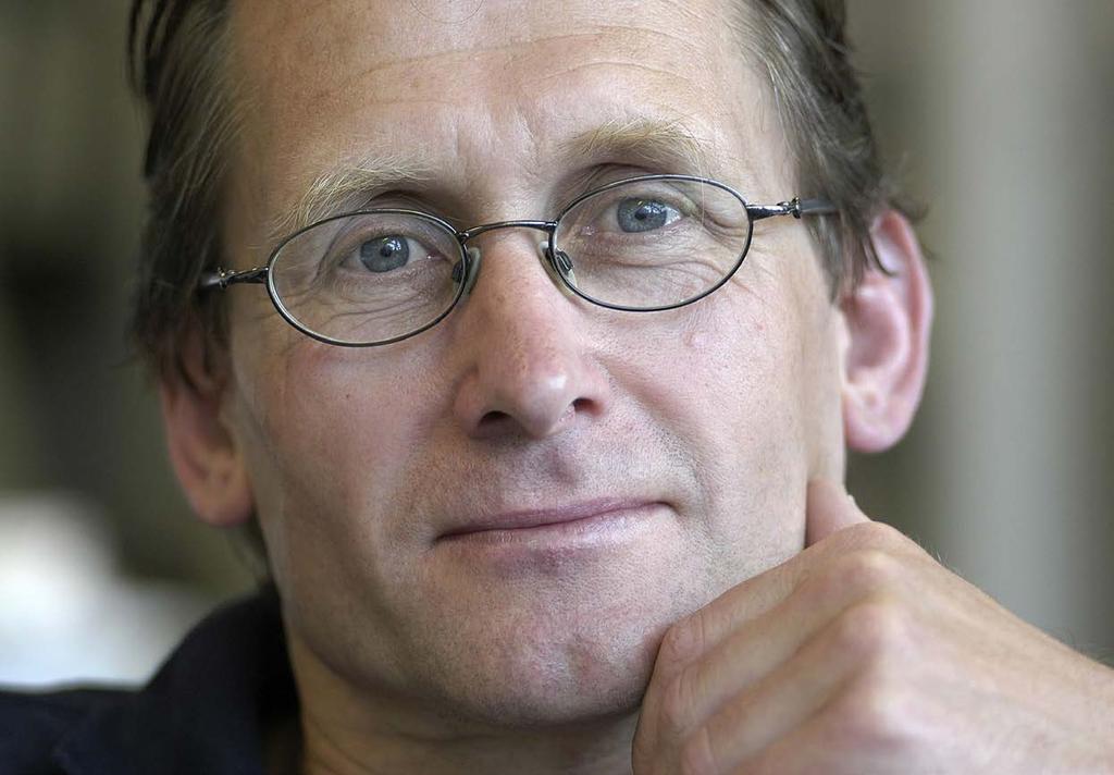 1 Nobelprijswinnaar koos juist Groningen Ben Feringa, RUG De Nobelprijs voor scheikunde is sinds dit jaar onlosmakelijk verbonden met Groningen. Ben Feringa won hem in oktober.