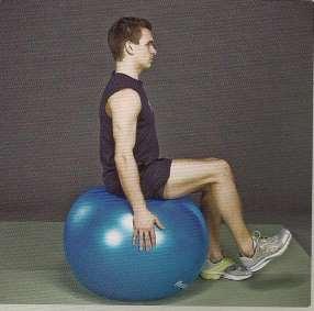 Oefening 8: Ga zitten op de zitbal De onderbenen mogen de zitbal niet raken