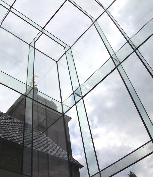 Project nieuwbouw // Middels gelijmde hoekverbindingen is de glasconstructie maximaal transparant gebleven.