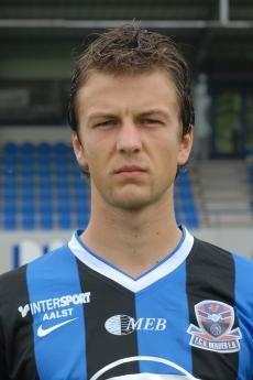 Voorheen speelde de Pette bij SK Terjoden-Welle en FC Denderleeuw dat later veranderde in FC Verbroedering Dender EH.
