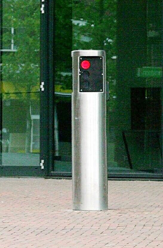 Amsterdam Deze zuil is geschikt voor enkelzijdige en dubbelzijdige LED verkeersseinen met een lensdiameter van circa 100 mm.