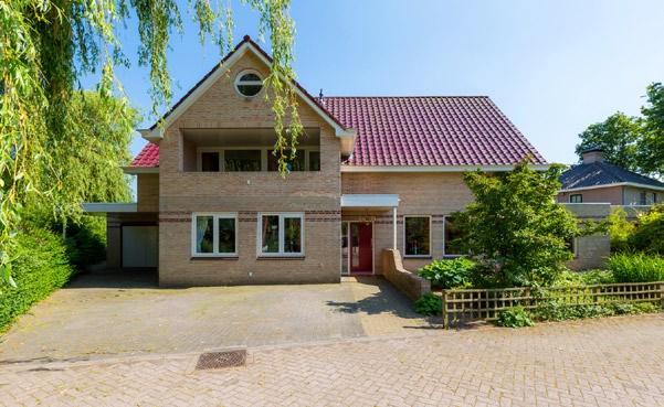 Nodigt u uit Geachte mevrouw, mijnheer, Voor u ligt de brochure met informatie over de woning waar u interesse in heeft.