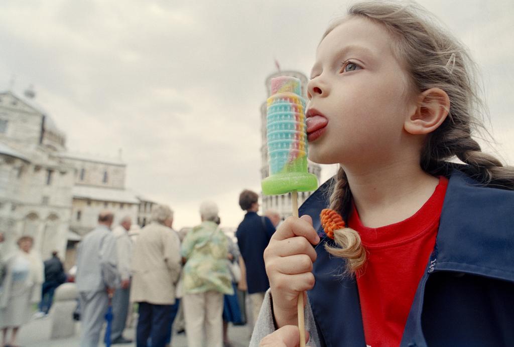 Fotografie Kunsteducatie Groep 3-8 Lessen in optische illusie Foppen met foto s 1 Marijke Liefting Het is bijna zomer en een zee van vrije tijd ligt voor u.