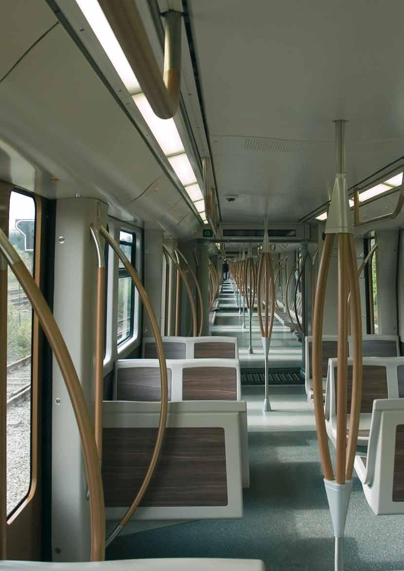 Een nieuwe generatie metrostellen: de boa De MIVB nam eind 2008 de laatste van haar 15 nieuwe metrostellen in dienst. De zogenaamde "boa s", werden ontworpen door de Spaanse fabrikant CAF.