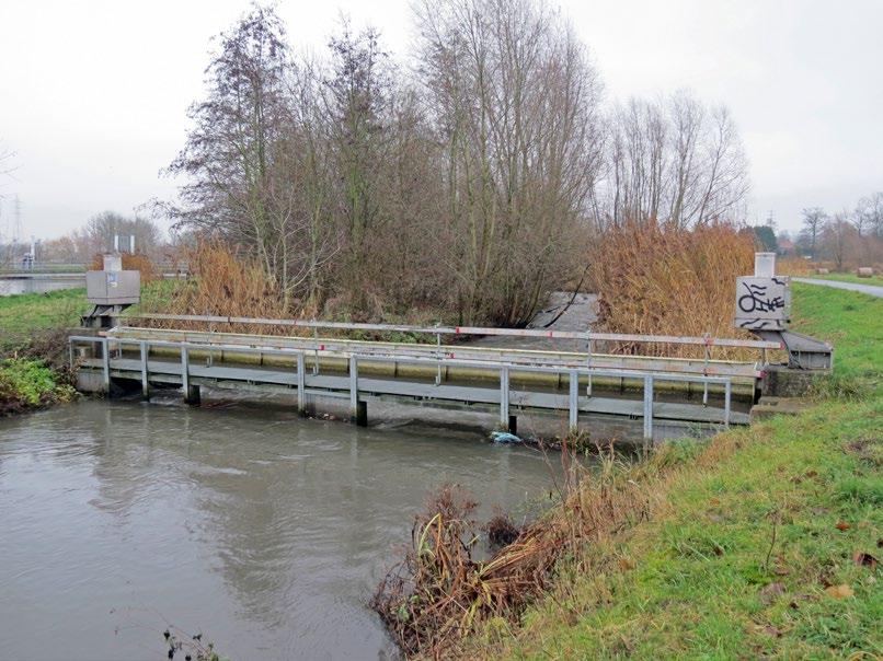 De eerste moderne sluizen op de Boven-Schelde zijn pas in de tweede helft van de 19de eeuw in gebruik genomen.